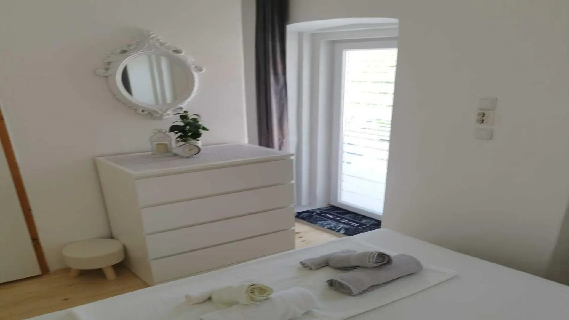 Apartment Leo Povile
