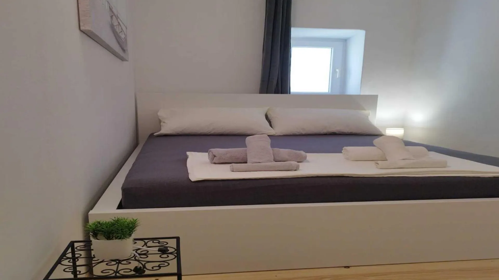 Apartment Leo Povile 0*,